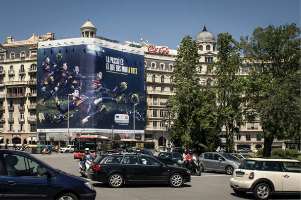 Lona Qatar Foundation - Pza. Francesc Macià 5 - Barcelona