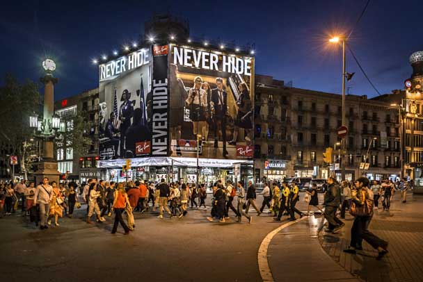 Plaza Catalunya - Ray Ban - Barcelona