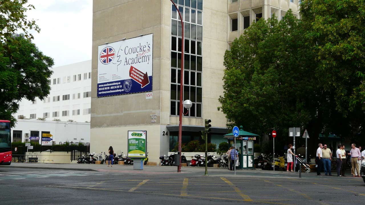 pym-medianera-publicidad-exterior-Coucke-Academy-sevilla-vsa-comunicacion