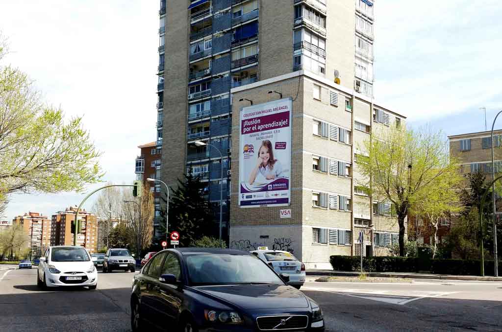 Publicidad Exterior: Pym Medianera en Fachada Edificio para COLEGIO SALESIANO SAN MIGUEL ARCANGEL en Madrid
