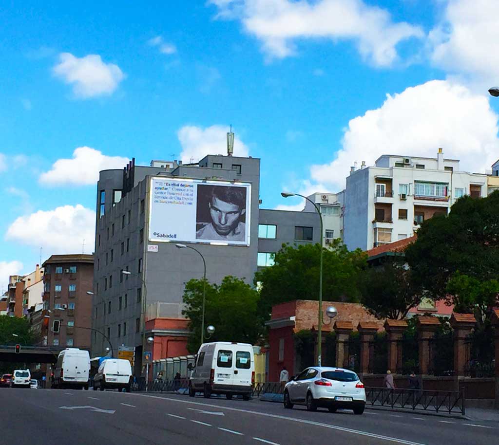 pym-medianera-publicidad-exterior-banco-sabadell-madrid-vsa-comunicacion