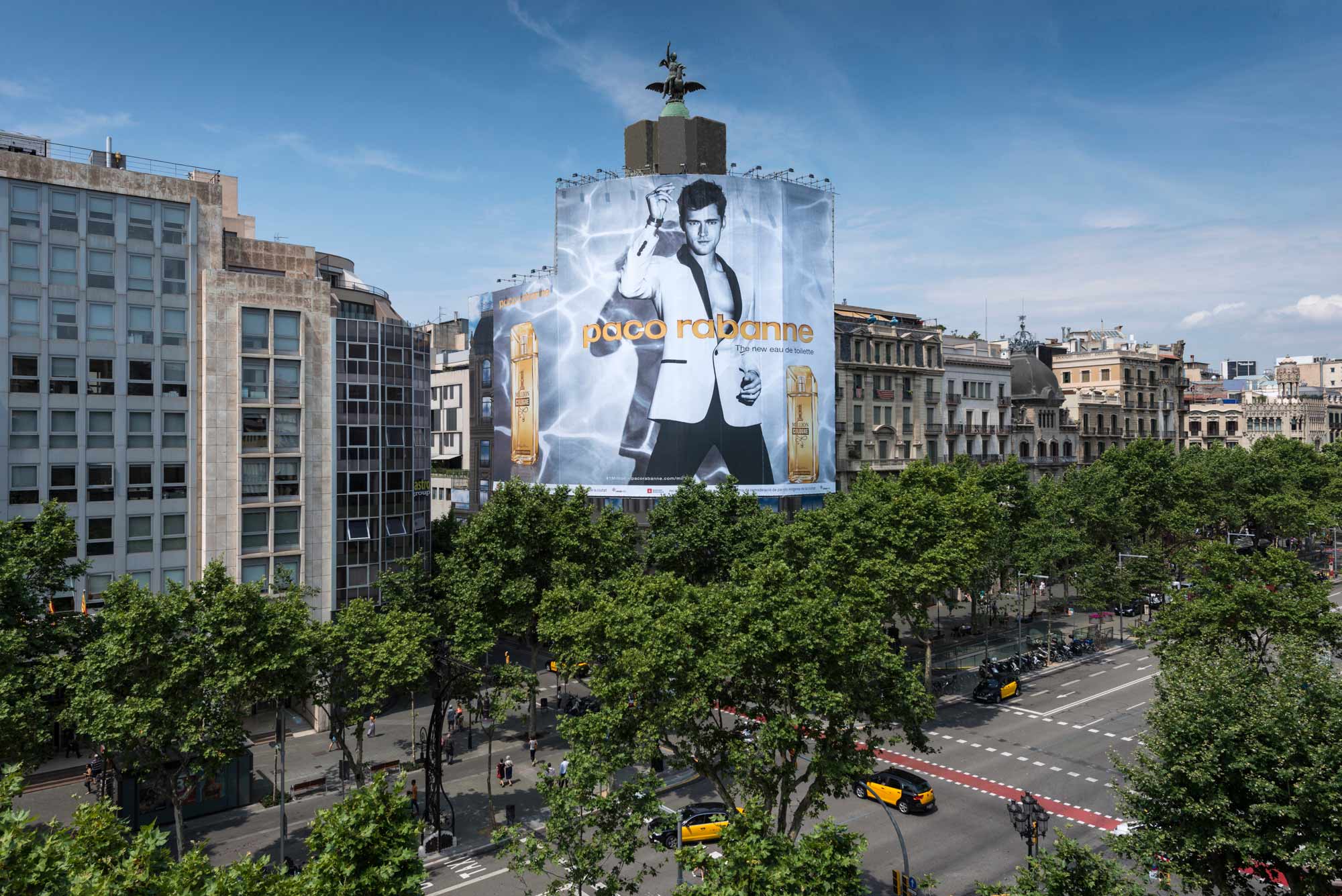 lona-publicitaria-barcelona-paco-rabanne-puig-paseo-de-gracia-vsa-comunicacion