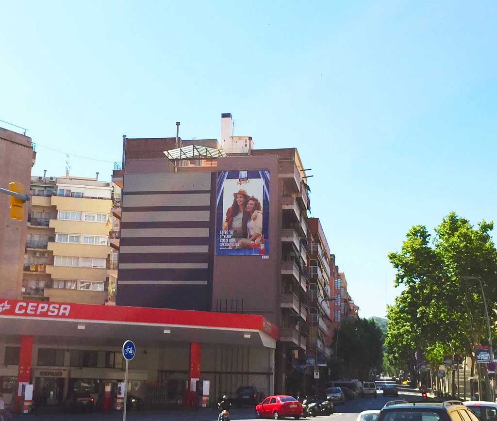 pym-medianera-publicidad-exterior-aperol-barcelona-vsa-comunicacion