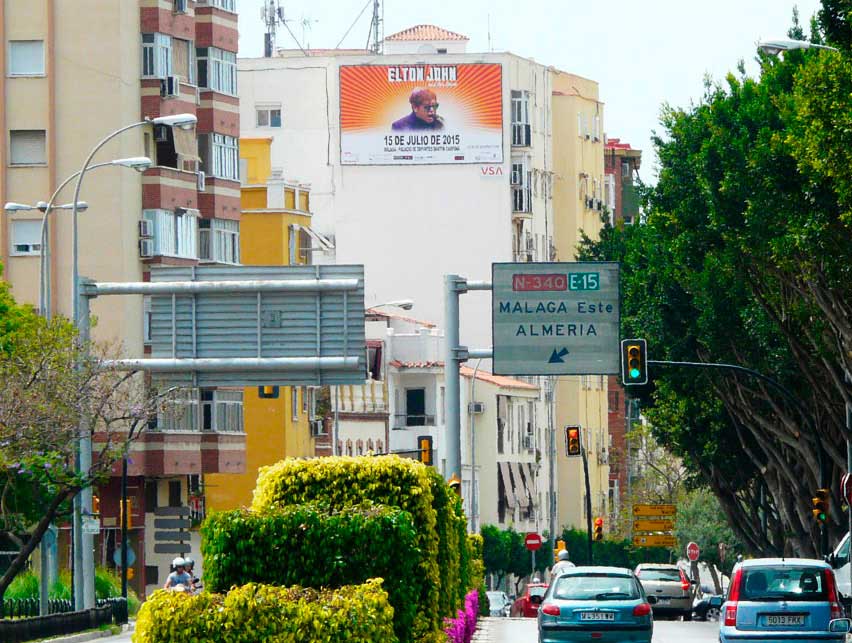 pym-medianera-publicidad-exterior-elton-john-malaga-vsa-comunicacion