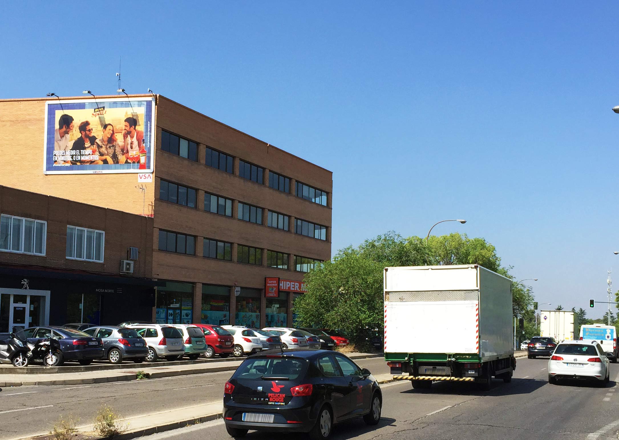 pym-medianera-publicidad-exterior-aperol-madrid-vsa-comunicacion