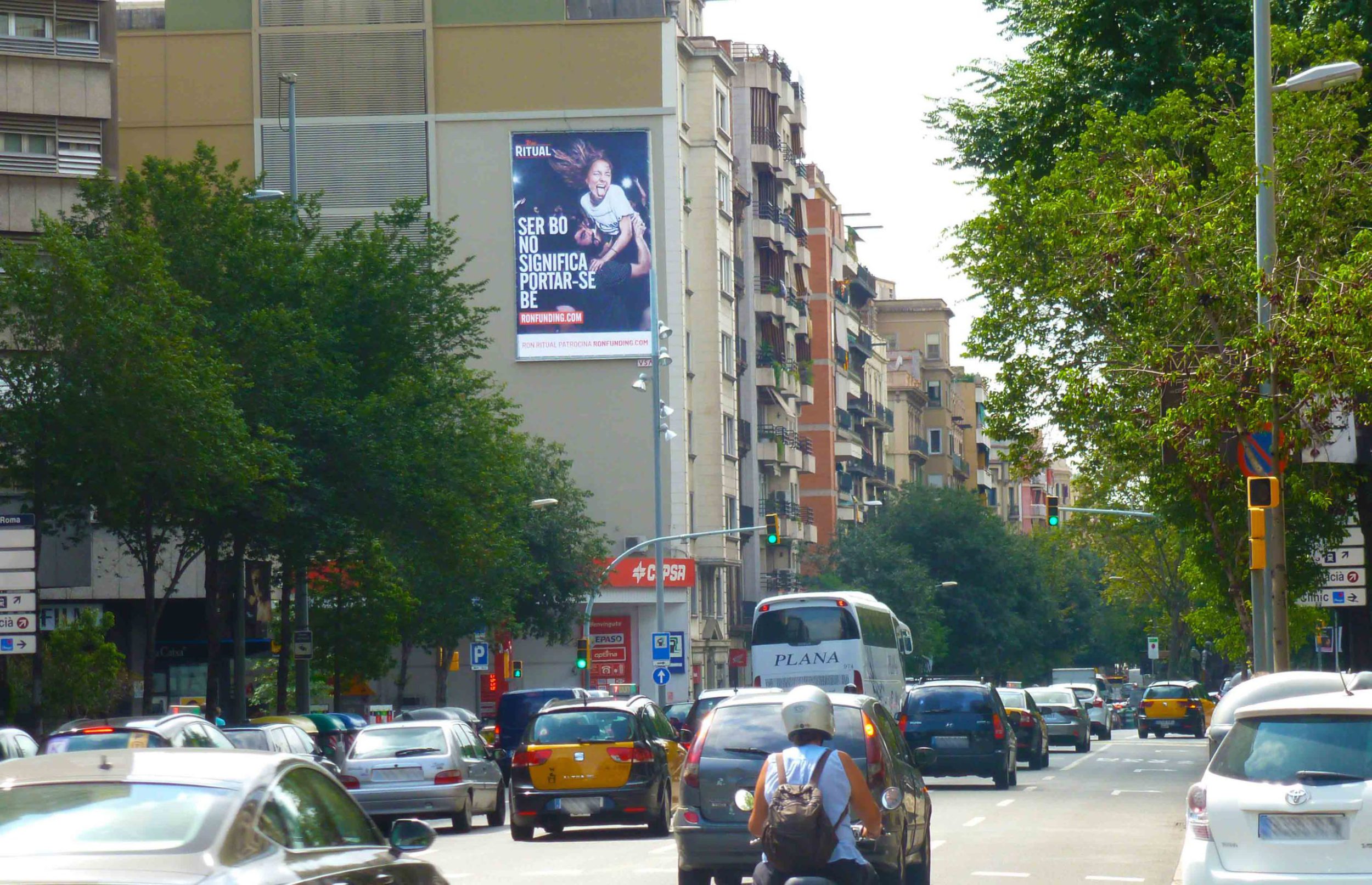pym-medianera-publicidad-exterior-ron-ritual-barcelona-vsa-comunicacion