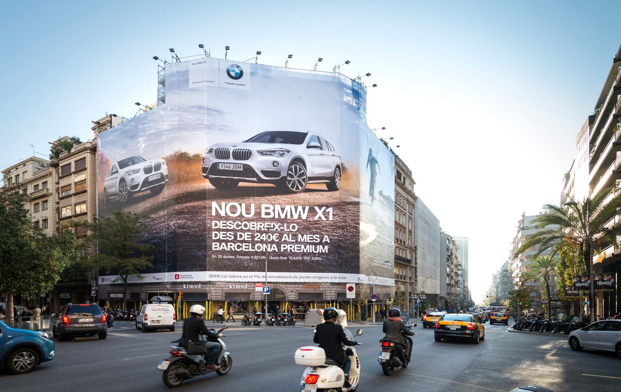lona-publicitaria-barcelona-bmw-x1-balmes-206-dia-vsa-comunicacion