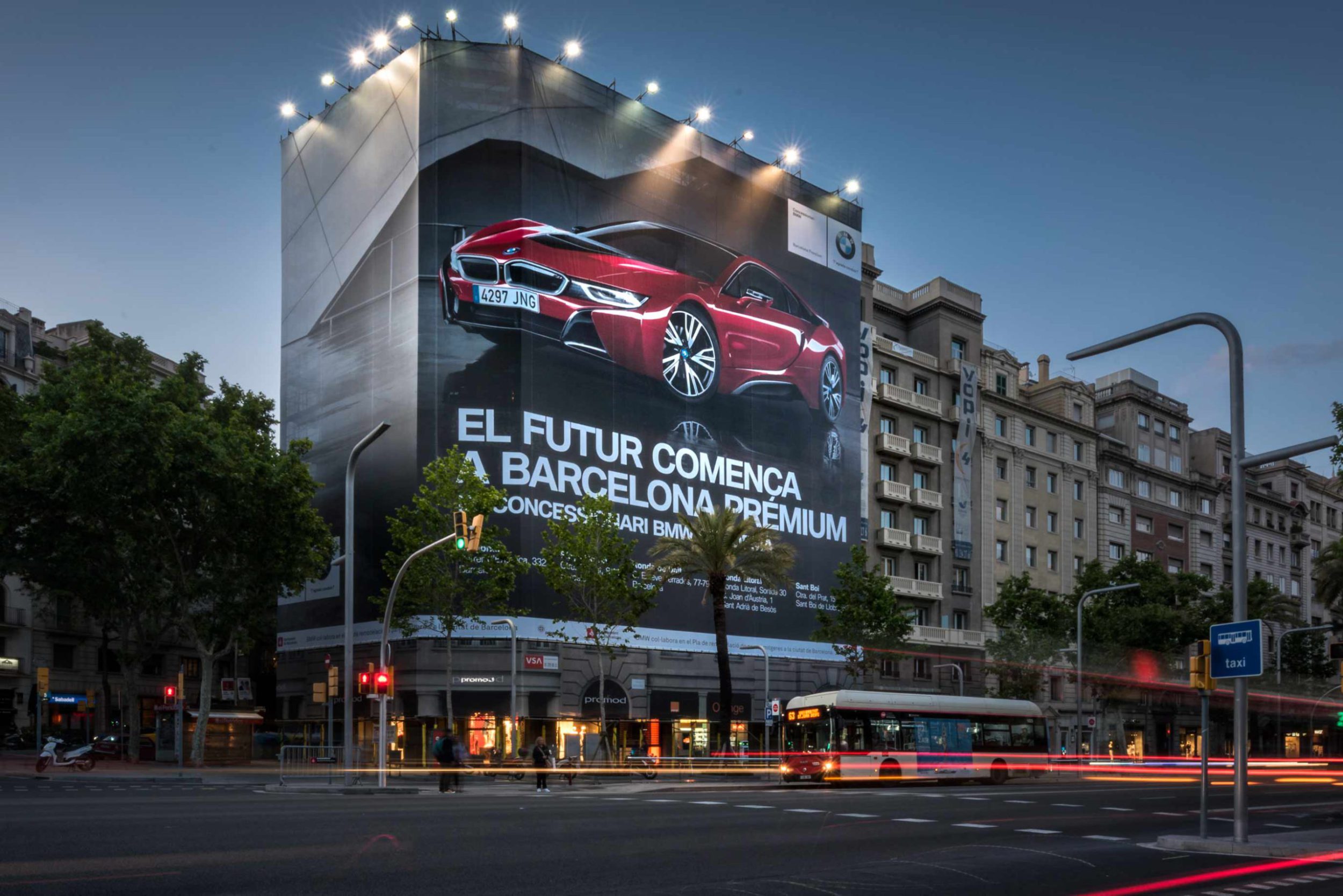 lona-publicitaria-barcelona-avenida-diagonal-598-bmw-premium-vsa-comunicacion