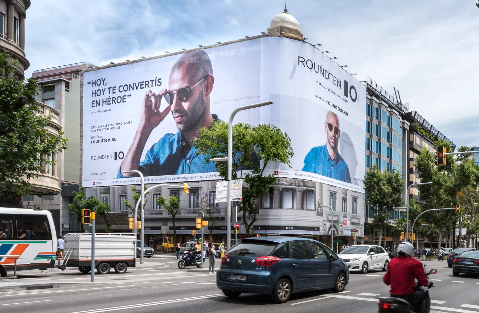 lona-publicitaria-barcelona-avenida-diagonal-478-roundten-javier-mascherano-cerca-vsa-comunicacion
