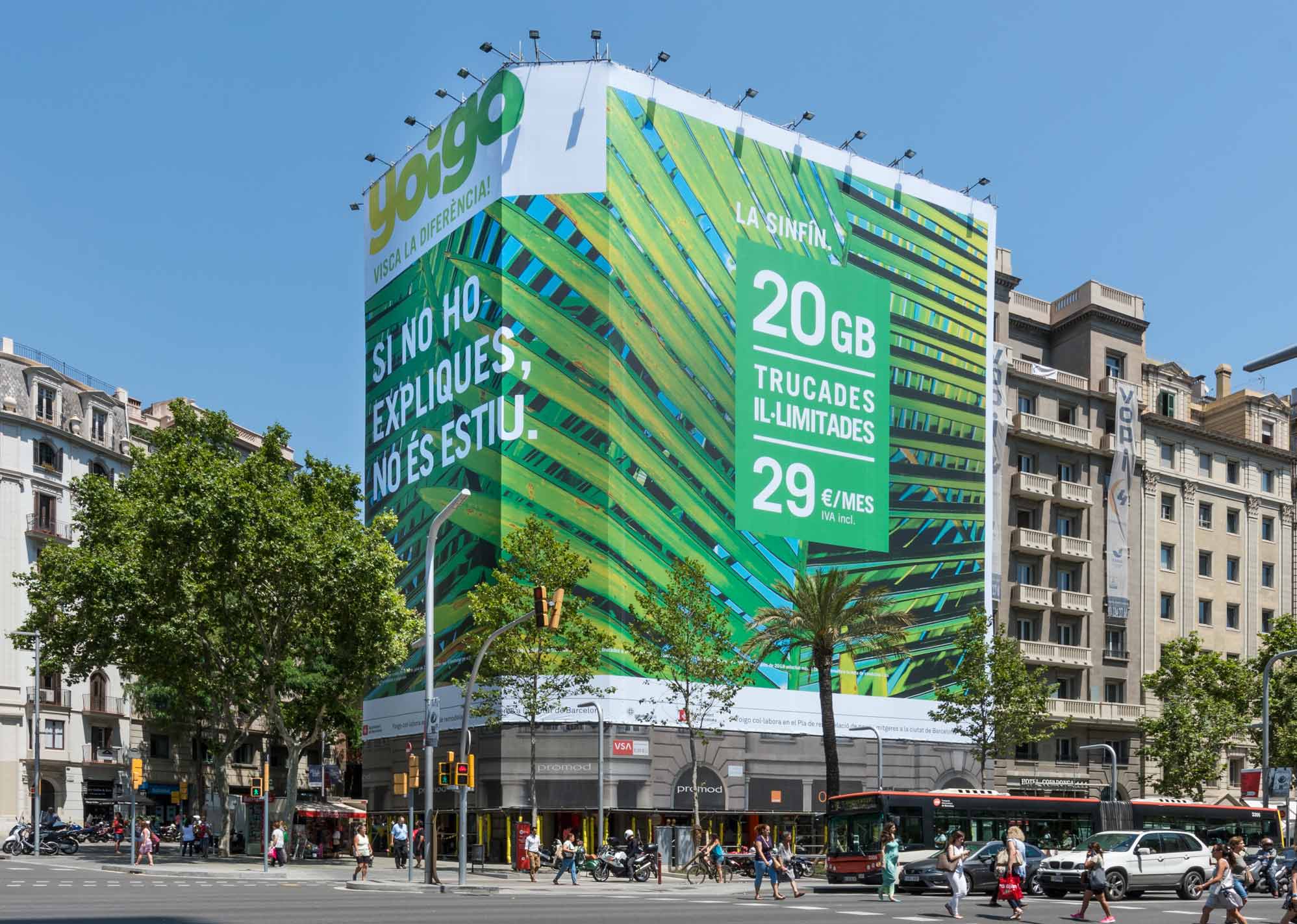 lona-publicitaria-barcelona-avenida-diagonal-598-yoigo-dia-vsa-comunicacion