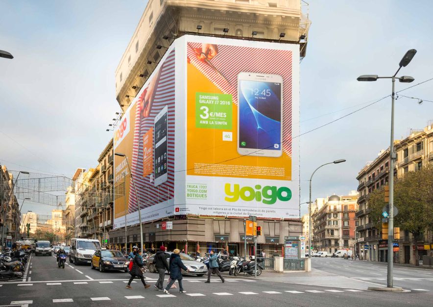 lona-publicitaria-barcelona-balmes-1-yoigo-vsa-comunicacion