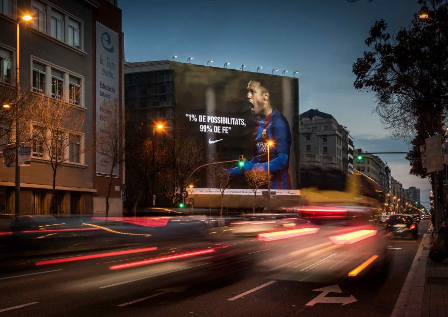 lona-publicitaria-barcelona-aragon-300-nike-vsa-comunicacion