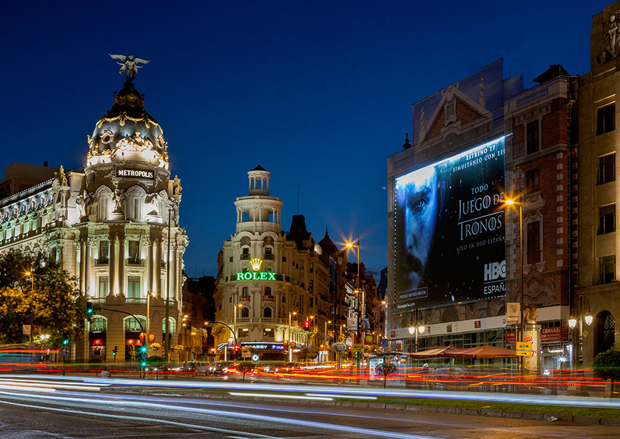 lona-publicitaria-madrid-alcala-43-hbo-noche-vsa-comunicacion