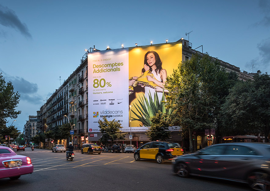 lona-publicitaria-barcelona-valencia-242-outlet-viladecans-noche-vsa-comunicacion
