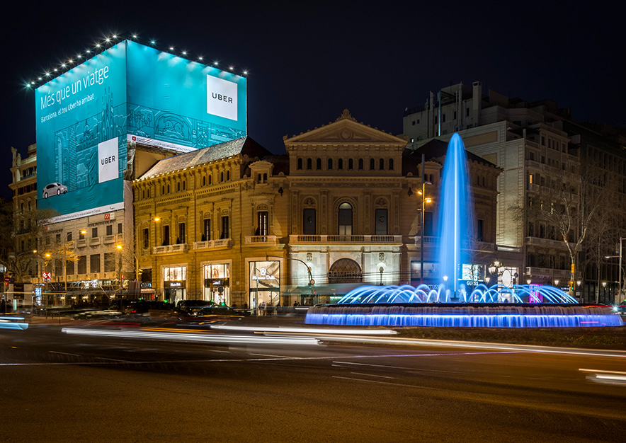 lona-publicitaria-barcelona-gran-via-corts-catalanes-605-uber-noche-vsa-comunicacion