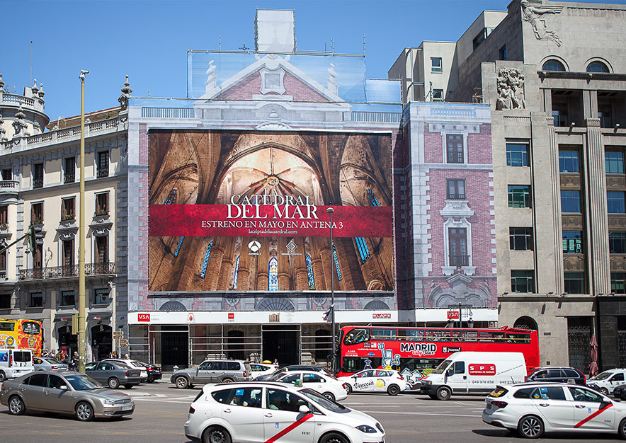lona-publicitaria-madrid-alcala-43-la-catedral-del-mar-estreno-antena-3-frontal-vsa-comunicacion