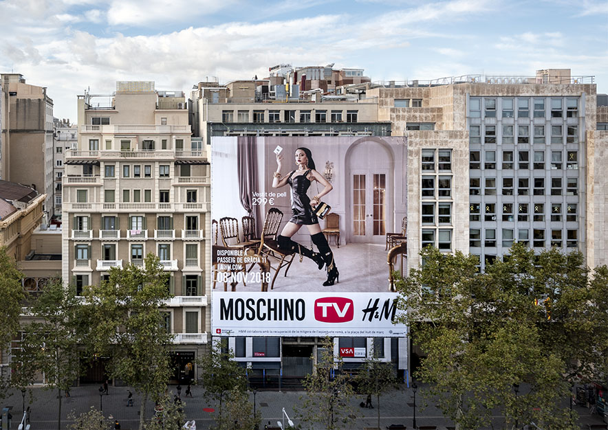 lona-publicitaria-barcelona-paseo-de-gracia-17-HM-dia-vsa-comunicacion