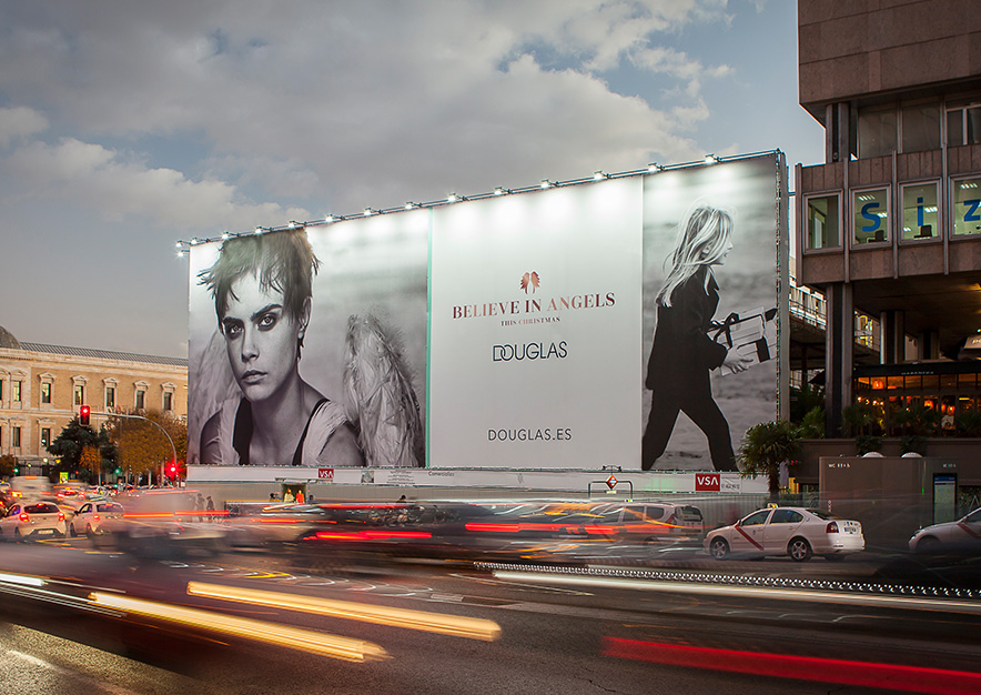 lona-publicitaria-madrid-colon-1-douglas-noche-2-vsa-comunicacion