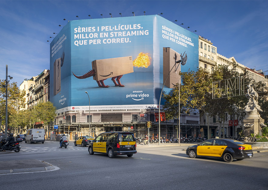 lona-publicitaria-barcelona-gran-via-corts-catalanes-635-amazon-dia-vsa-comunicacion