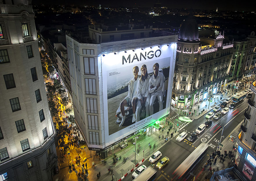 lona-publicitaria-madrid-gran-via-26-mango-noche-vsa-comunicacion