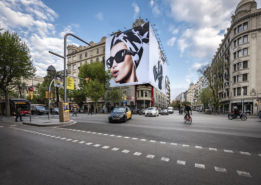 lona-publicitaria-barcelona-avenida-diagonal-482-michael-kors-dia-vsa-comunicacion