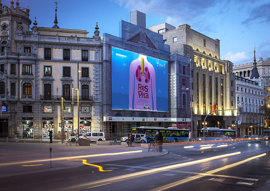 lona-publicitaria-madrid-alcala-43-renault-noche-vsa-comunicacion