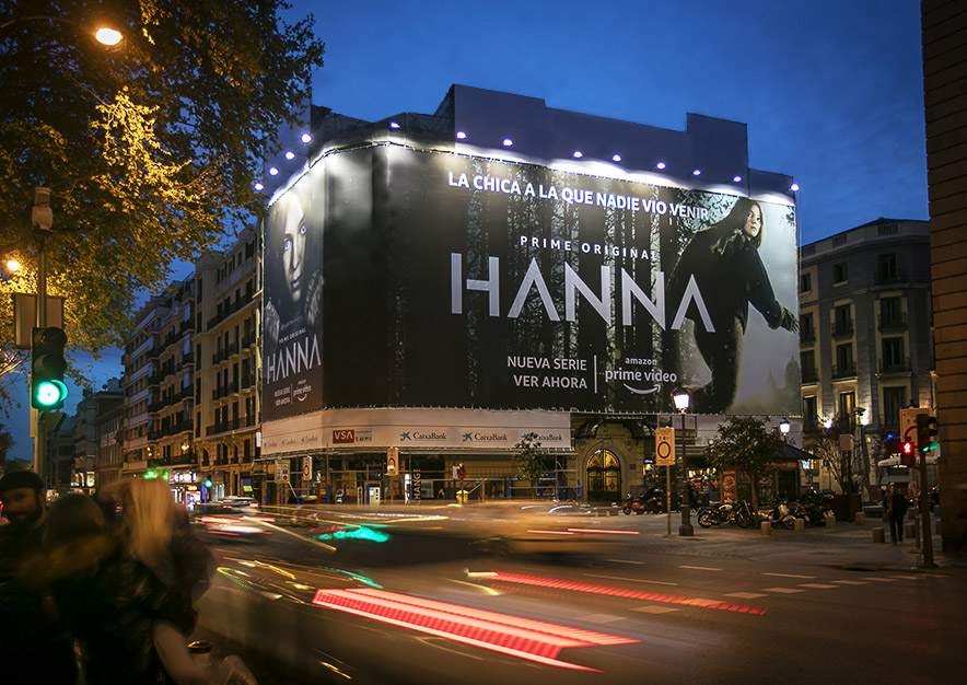 lona-publicitaria-madrid-plateria-martinez-amazon-hanna-noche-vsa-comunicacion