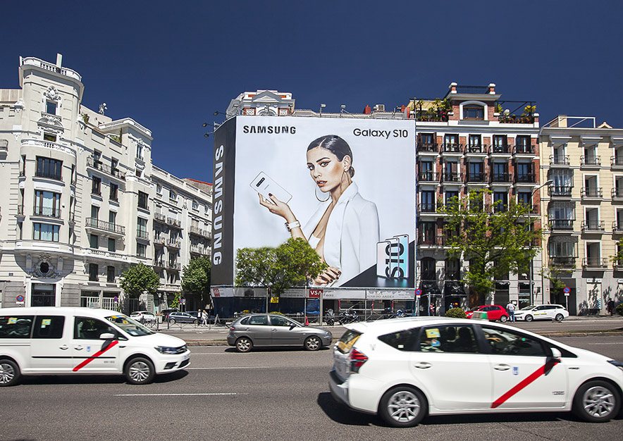 lona-publicitaria-madrid-alcala-75-samsung-dia-vsa-comunicacion