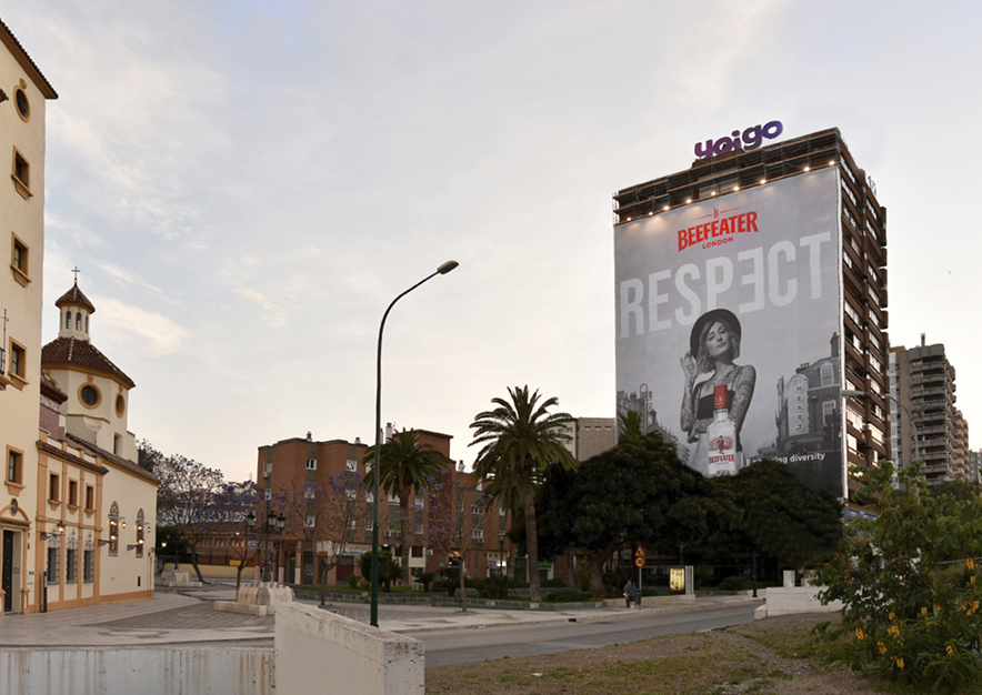 lona-publicitaria-malaga-albert-camus-1-beefeater-dia-vsa-comunicacion