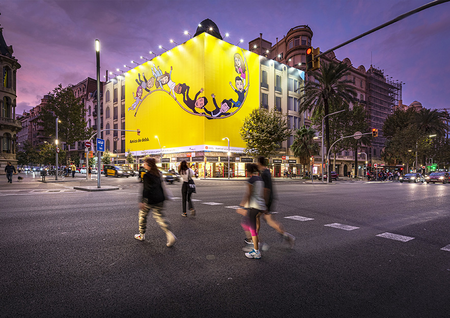 lona-publicitaria-barcelona-avenida-diagonal-490-snapchat-noche-vsa-comunicacion