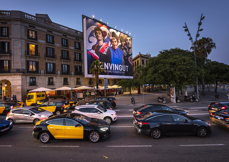 lona-publicitaria-barcelona-reina- cristina-puma-noche-vsa-comunicacion