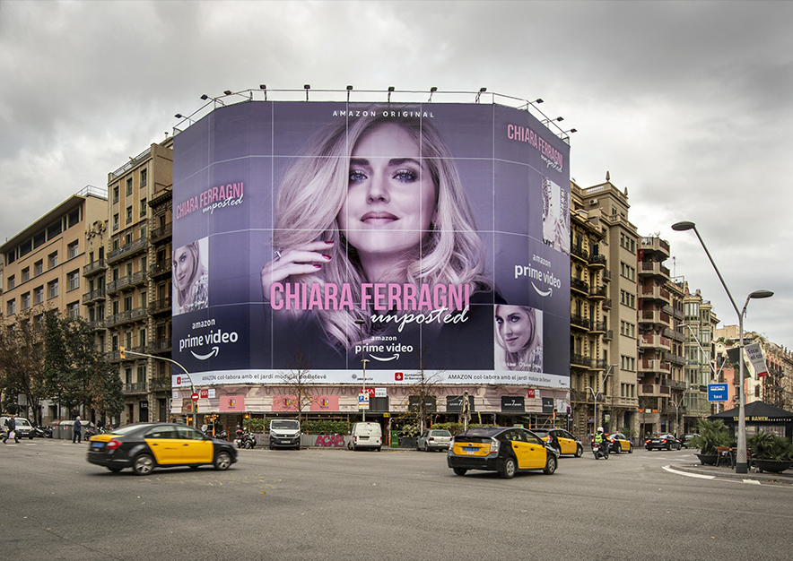 lona-publicitaria-barcelona-balmes-64-chiaraferragni-dia-vsa-comunicacion