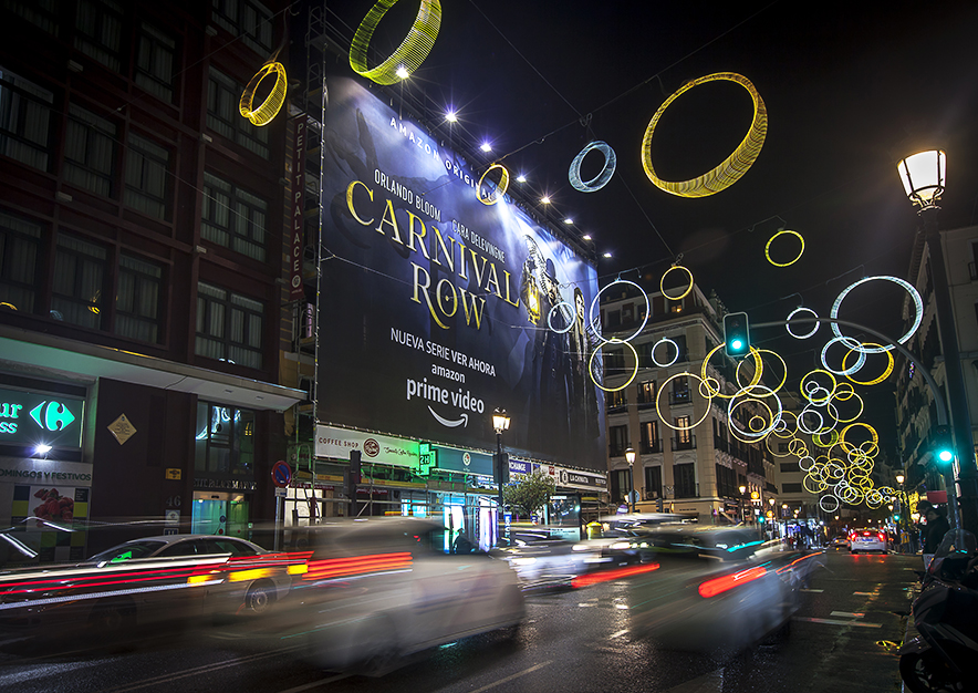 lona-publicitaria-madrid-mayor-44-amazon-noche-vsa-comunicacion