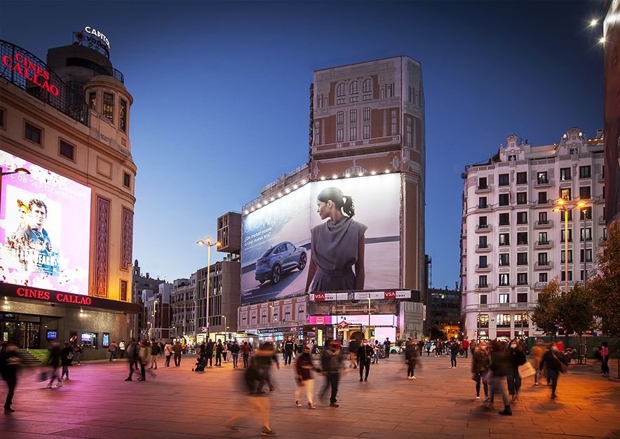 lona-publicitaria-madrid-gran-via-46-octubre-audi-noche-vsa-comunicacion