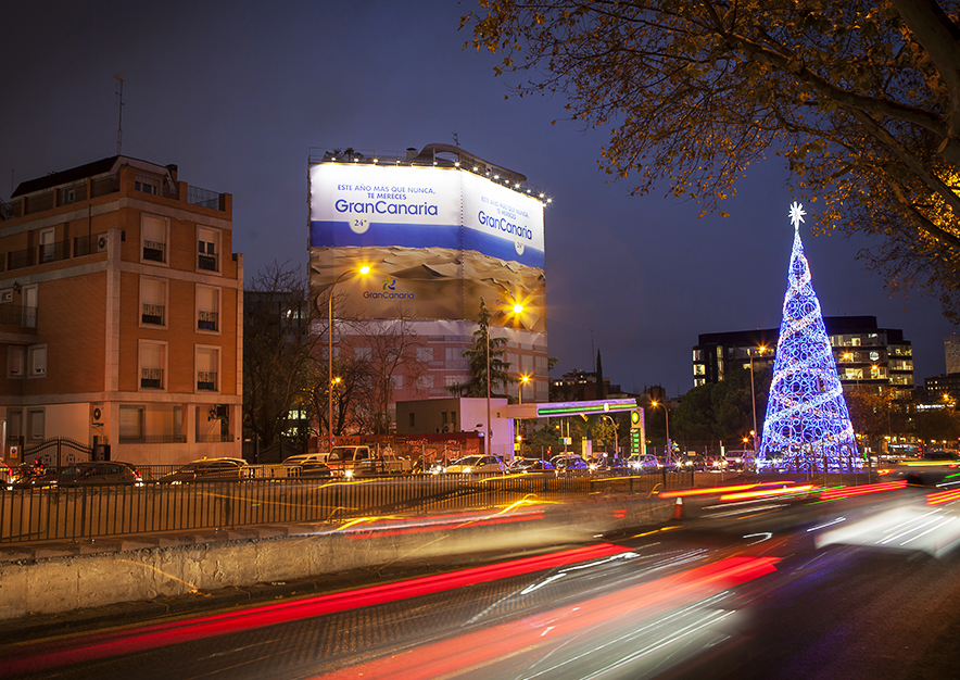 lona-publicitaria-madrid-pincipe-de-vergara-103-turismo-gran-canaria-aerea-diciembre-noche-vsa-comunicacion
