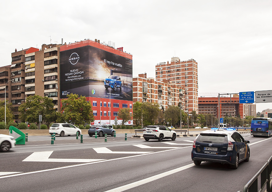 lona-publicitaria-madrid-avenida-america-45-nissan-dia-vsa-comunicacion-1