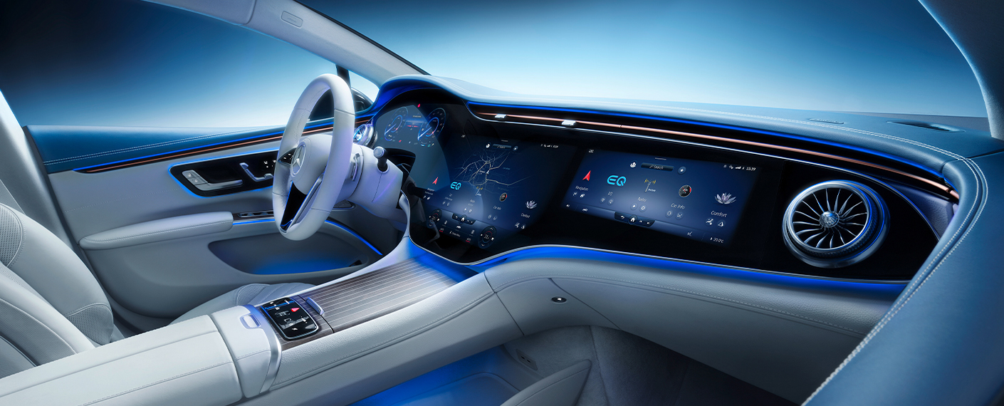 lona-publicitaria-barcelona-muntaner-184-paris-mercedes-mbux-hyperscreen-octubre-2021-vsa-comunicacion