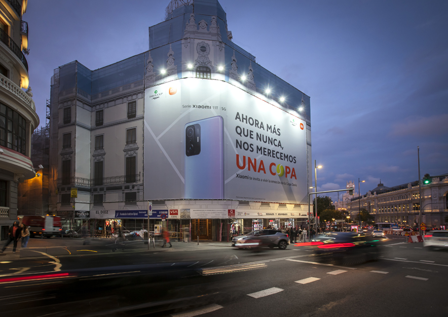 lona-publicitaria-madrid-alcala-41-xiaomi-noviembre-noche-vsa-comunicacion