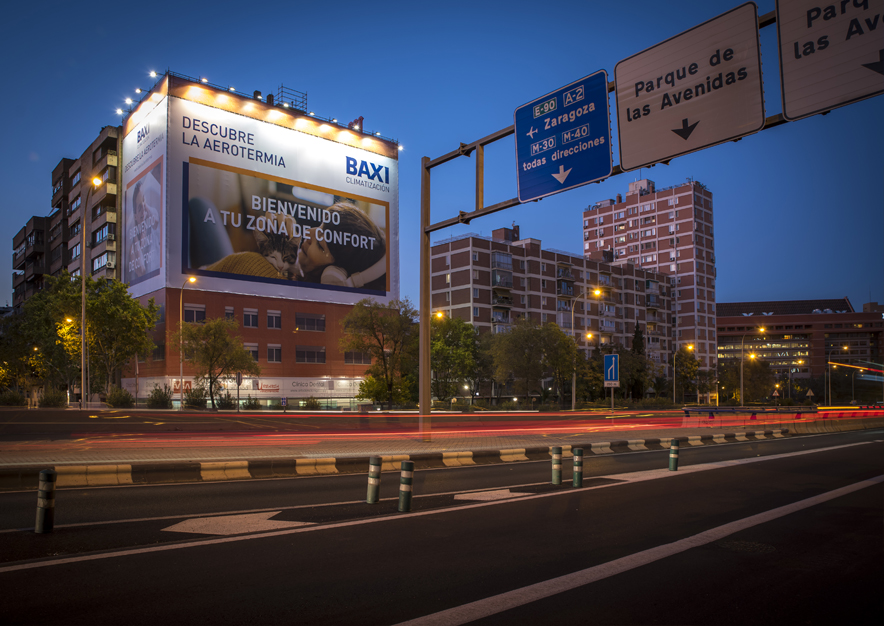 lona-publicitaria-madrid-avenida-america-45-baxi-noche-noviembre-2021-vsa-comunicacion-2