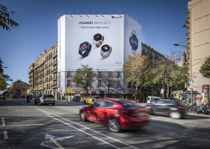 lona-publicitaria-barcelona-aragon-435-huawei-watch-gt-3-dia-diciembre-2021-vsa-comunicacion-2