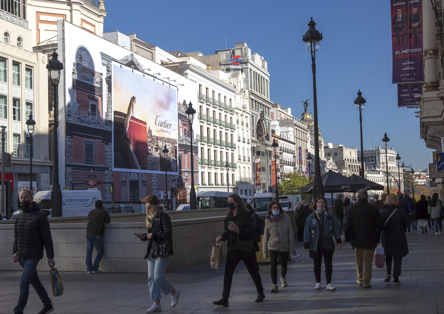 lona-publicitaria-madrid-alcala-25-cartier-diciembre-dia-vsa-comunicacion